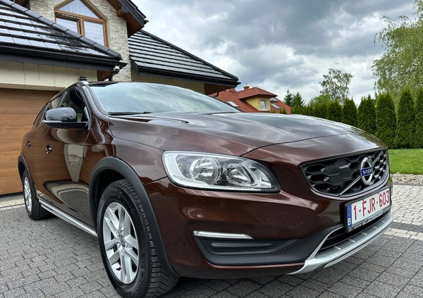 Volvo V60 Cross Country cena 67000 przebieg: 190000, rok produkcji 2018 z Kraków małe 742